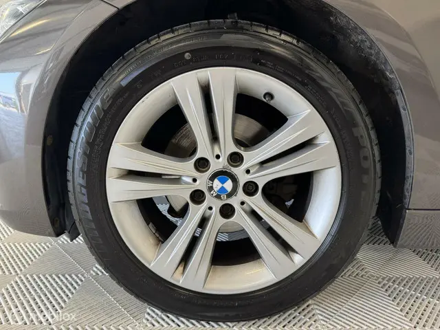 BMW 3 Serie Touring 316i Business 2013 Benzine 22