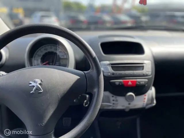 Peugeot 107 1.0 Blue Lease AIRCO 2013 Benzine 10