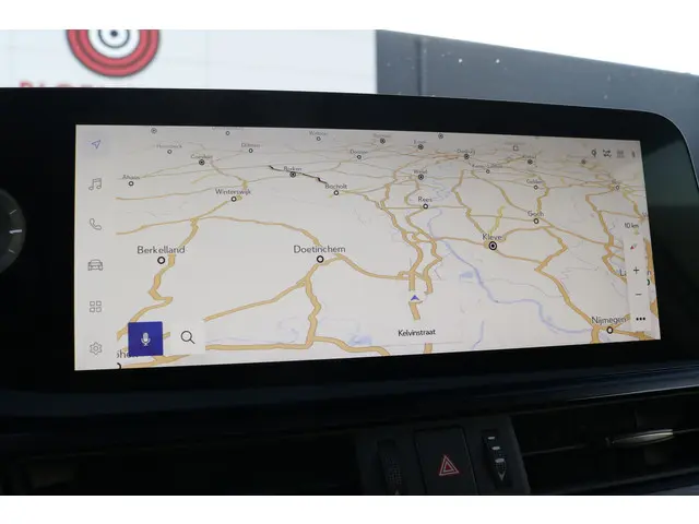 Lexus ES 300h President Line 2024 Hybride Benzine 28