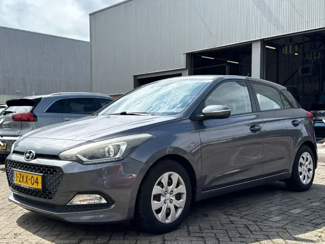 Hyundai i20 1.2 HP i-Motion 2015 Benzine 2