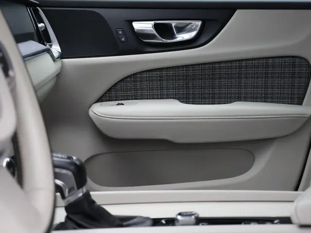 Volvo V60 2.0 T4 Momentum Pro 2020 Benzine 16