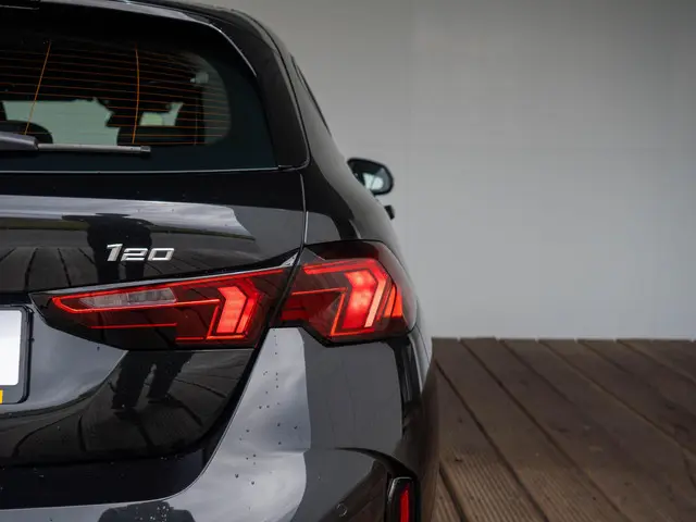 BMW 1 Serie 120 2025 Benzine 22