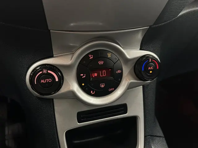 Ford Fiesta 1.25 Titanium ECC LM 5 DEURS. 2012 Benzine 24