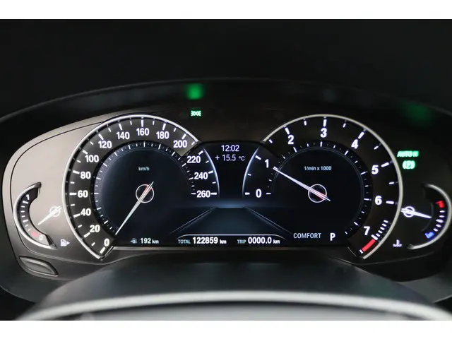 BMW 5 Serie Touring 520i High Executive 2018 Benzine 4