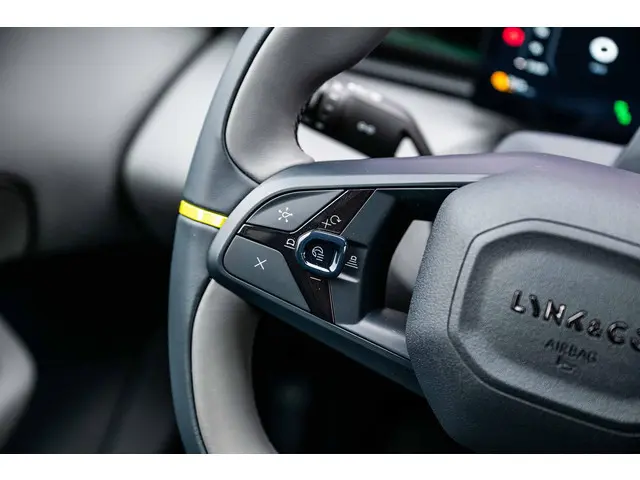 Lynk & Co 02 More 66 kWh 2026 Elektrisch 25