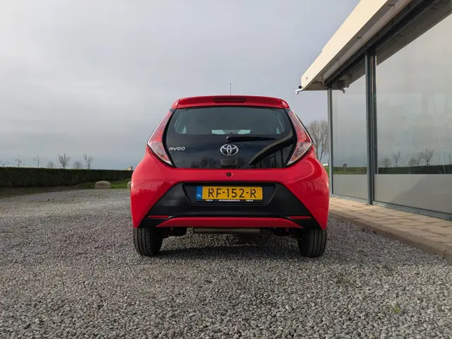 Toyota Aygo 1.0 VVT-i x-fun | Airco | Bluetooth 2017 Benzine 9