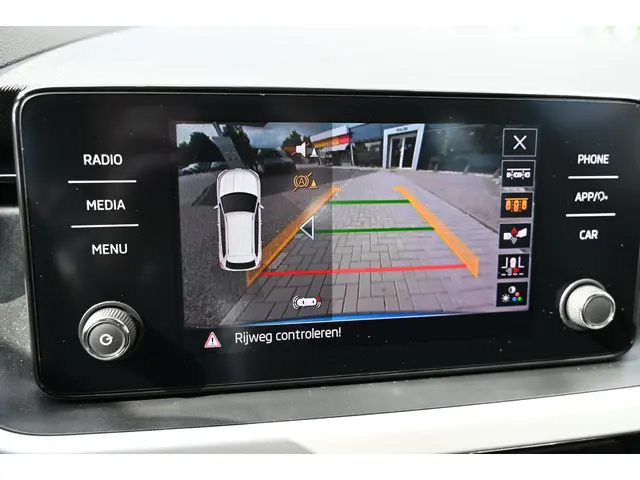 Škoda Kamiq 1.0 TSI Ambition 2024 Benzine 30