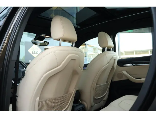 BMW X1 xDrive20i High Executive 2018 Benzine 37