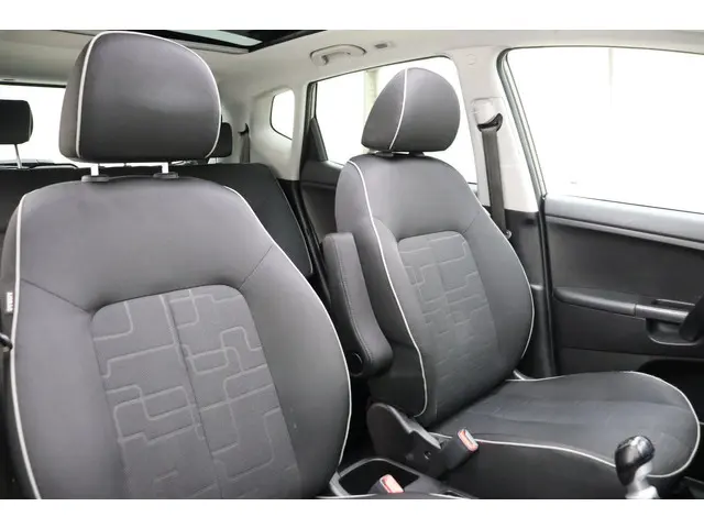 Kia Venga 1.4 CVVT 90pk Vibe 2015 Benzine 10