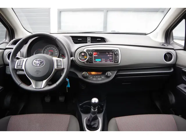 Toyota Yaris 1.3 VVT-i Aspiration 2012 Benzine 24