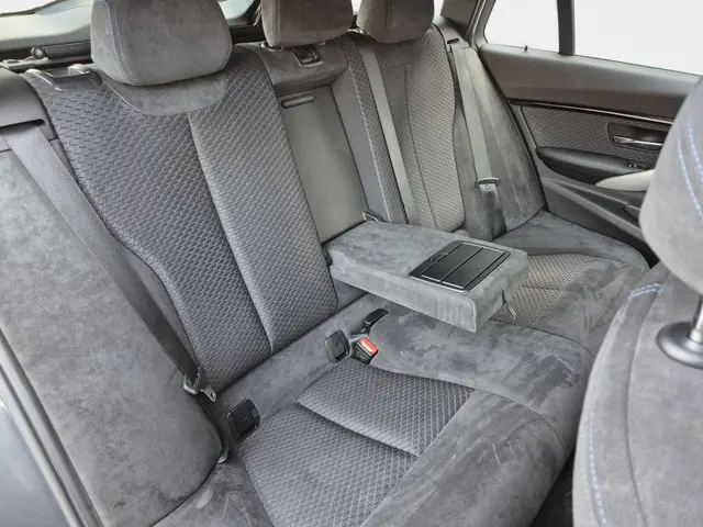 BMW 3 Serie Touring 318i M Sport 2015 Benzine 16