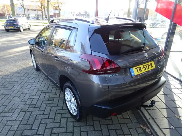 Peugeot 2008 1.2 PureTech Blue Lion 130 PK 2018 Benzine 8