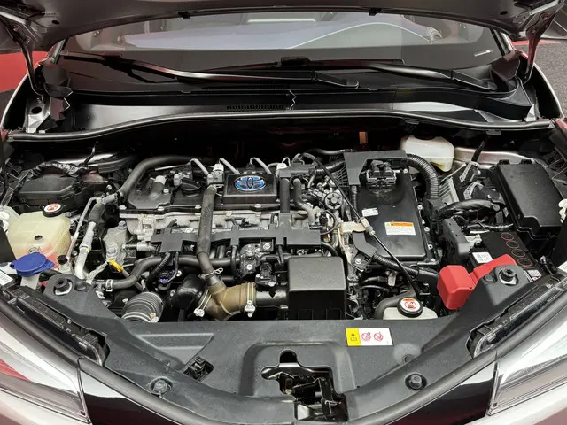 Toyota C-HR 1.8 Hybrid Bi-Tone 2018 Hybride Benzine 11