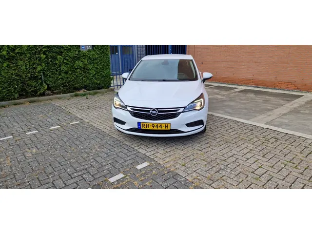 Opel Astra 2