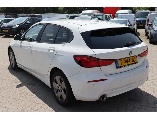 BMW 1 Serie 118i Executive Edition 2019 Benzine 10