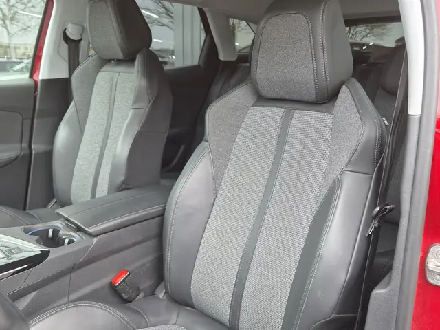 Peugeot 3008 1.2 PureTech Allure 2018 Benzine 4