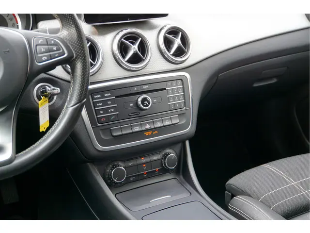 Mercedes-Benz GLA GLA 180 Ambition Night 2016 Benzine 25