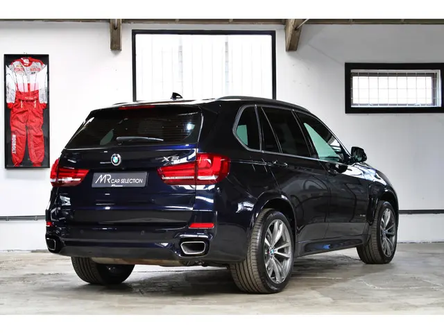 BMW X5 xDrive35i High Executive 7p. 2018 Benzine 7