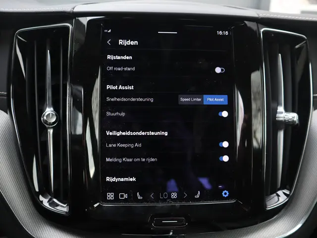 Volvo XC60 2.0 B4 R-Design 2022 Benzine 9