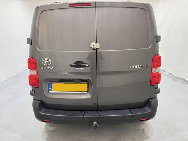 Toyota ProAce Worker 1.6D d-4D Cool Comfort 2018 Diesel 8
