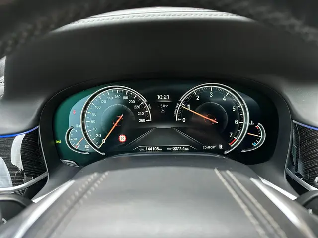 BMW 7 Serie 740Li High Executive 2016 Benzine 29
