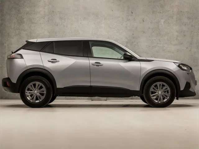 Peugeot 2008 1.2 PureTech Allure Sport 2022 Benzine 4