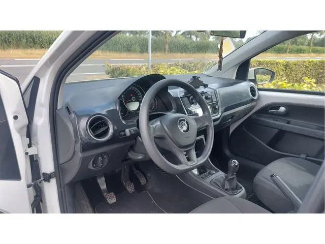 Volkswagen up! 1.0 BMT move up! 2020 Benzine 3