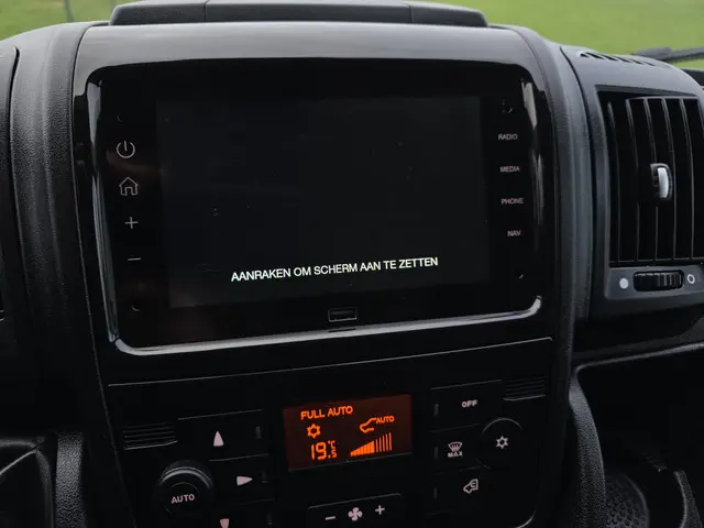 Peugeot Boxer 2.2 BlueHDi L2 H2 3.5T 2023 Diesel 33