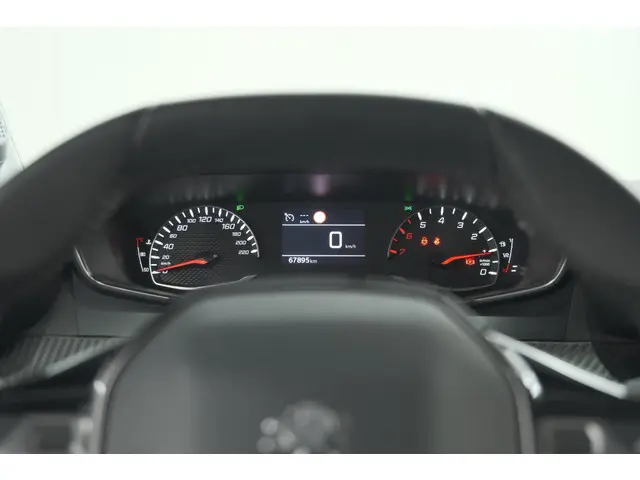 Peugeot 208 PureTech 100 Allure 2022 Benzine 32