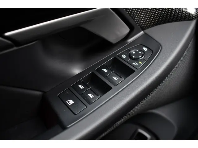 BMW 5 Serie Touring 520i M-Sport 2024 Benzine 89