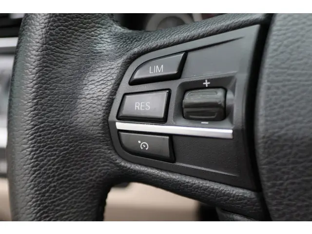 BMW 5 Serie Touring 535i Luxury Edition 2016 Benzine 40