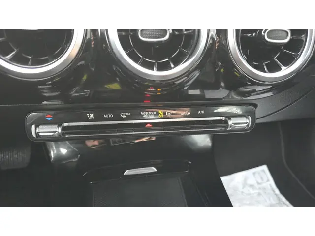 Mercedes-Benz A-Klasse 200 Luxury Line 2022 Benzine 29