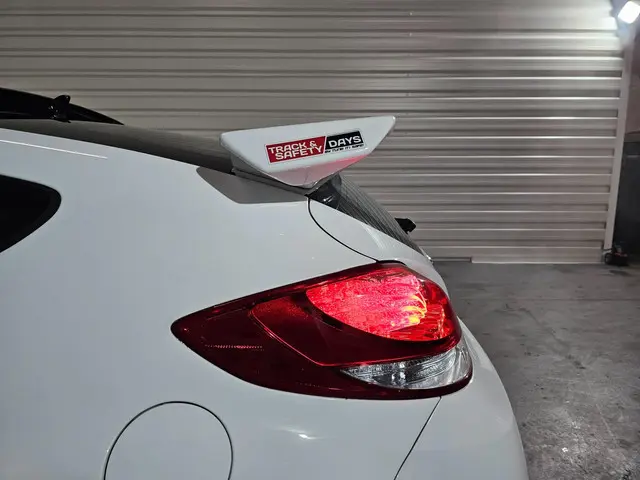 Hyundai Veloster 1.6 T-GDI i-Catcher Premium 2015 Benzine 12