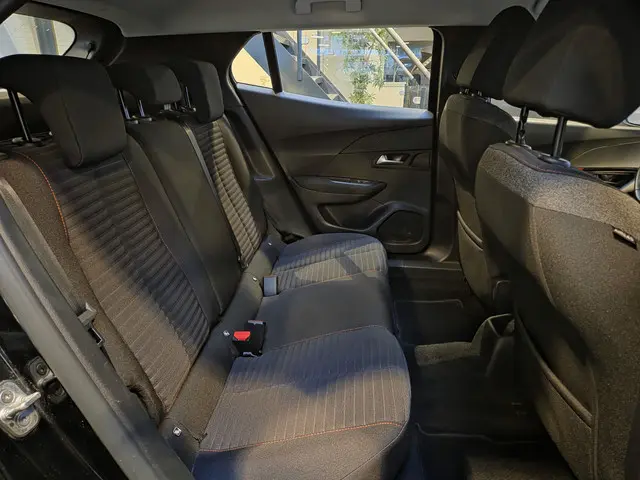 Peugeot 2008 1.2 PureTech Active 2022 Benzine 17