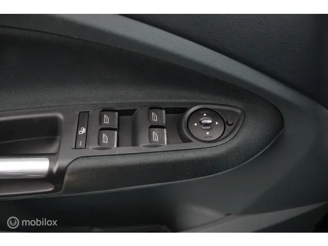 Ford C-MAX 1.0 Titanium plus 2014 Benzine 22