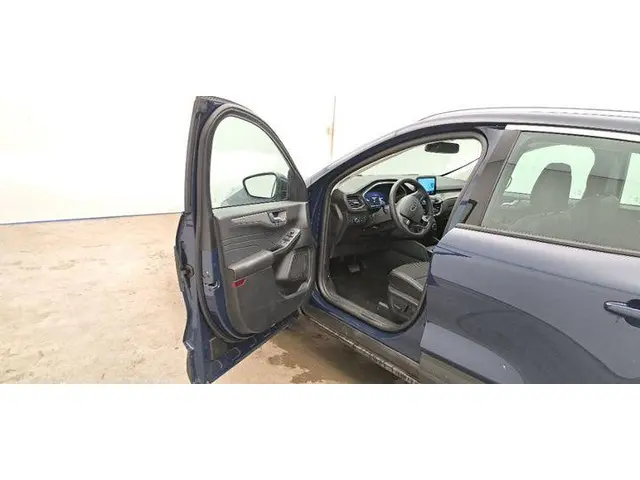 Ford Kuga 2.5 PHEV Titanium 2024 Hybride Benzine 6
