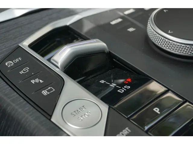 BMW 3 Serie Touring 330e 2025 Hybride Benzine 12