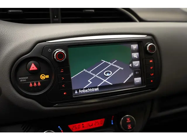 Toyota Yaris 1.3 VVT-i[5-Deurs Leder Navi] 2016 Benzine 7