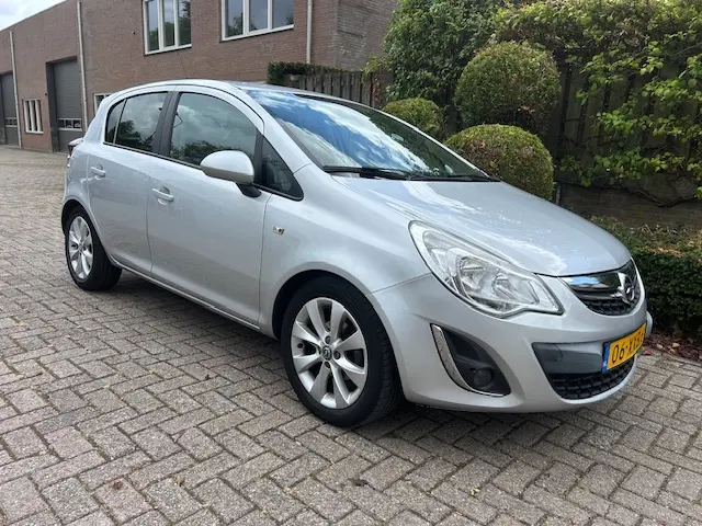 Opel Corsa 1.4-16V Anniversary Edition 2012 Benzine 9