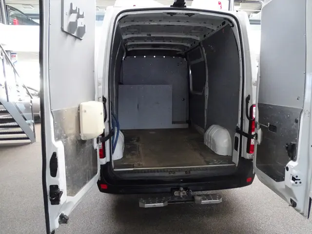 Renault Master T35 2.3 dCi 135 L2H2 2020 Diesel 17