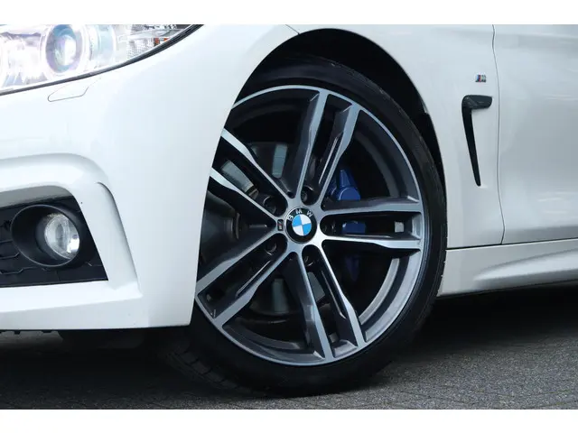 BMW 4 Serie Coupé 420i M Sport 2016 Benzine 4