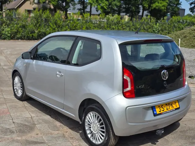 Volkswagen up! 1.0 high up! BlueMotion 2013 Benzine 7