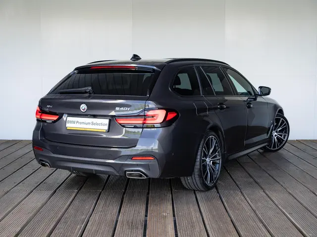 BMW 5 Serie Touring 540i xDrive 2022 Benzine 2