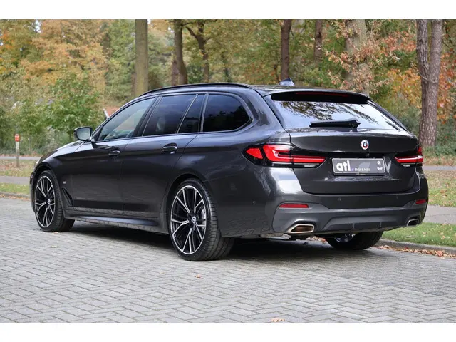 BMW 5 Serie Touring 530i High Executive 2023 Benzine 3