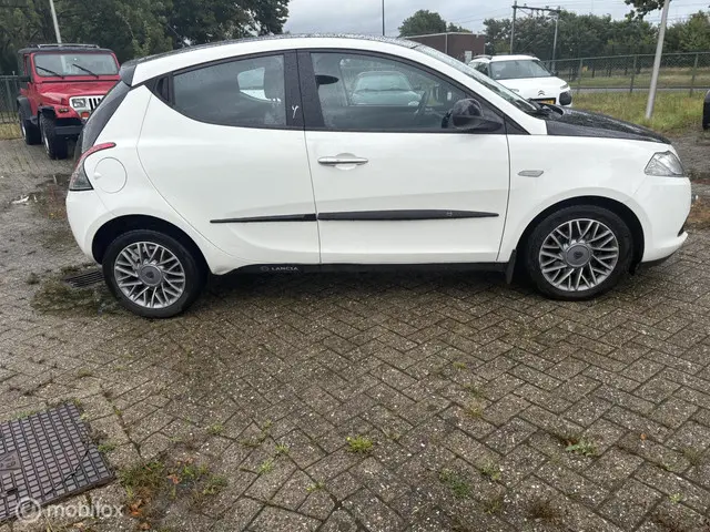 Lancia Ypsilon 0.9 TwinAir Silver 2013 Benzine 3