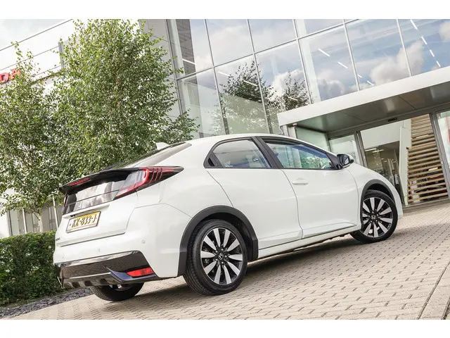 Honda Civic 1.8i VTEC ELEGANCE - SPORT 2016 Benzine 28
