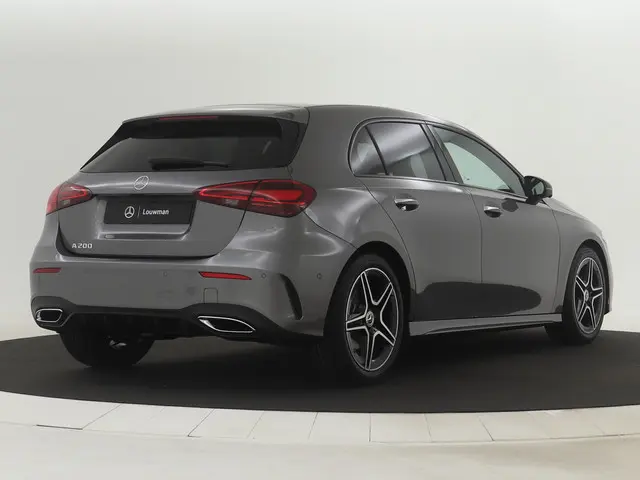 Mercedes-Benz A-Klasse 200 AMG Line 2024 Benzine 2