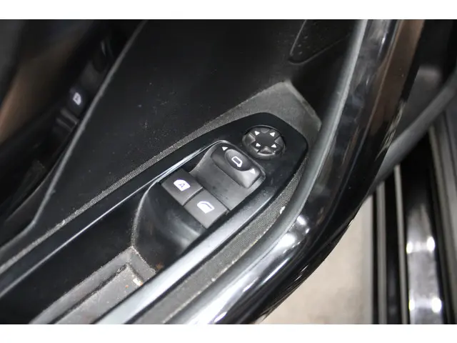 Peugeot 208 1.2 PureTech Active 2017 Benzine 17