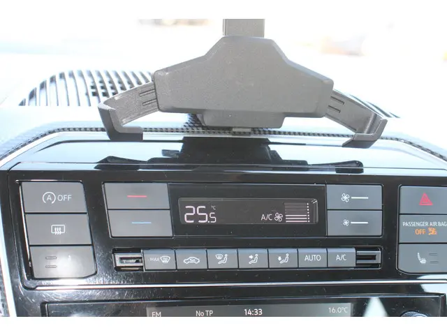 Volkswagen up! 1.0 BMT up! beats 2017 Benzine 17