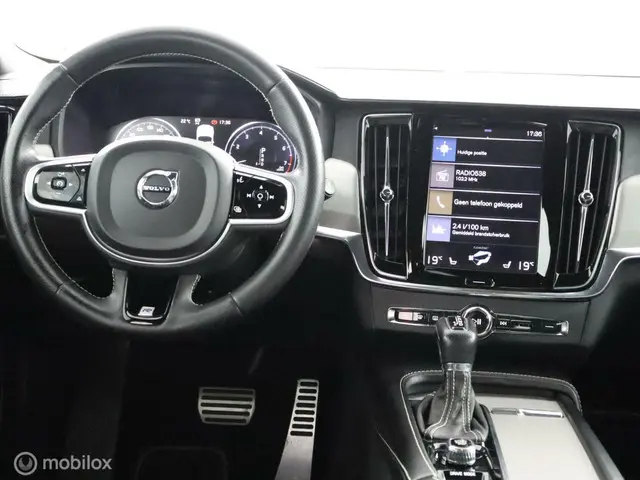 Volvo V90 2.0 T4 R-Design | ACC | PILOT | LEER | 2019 Benzine 25